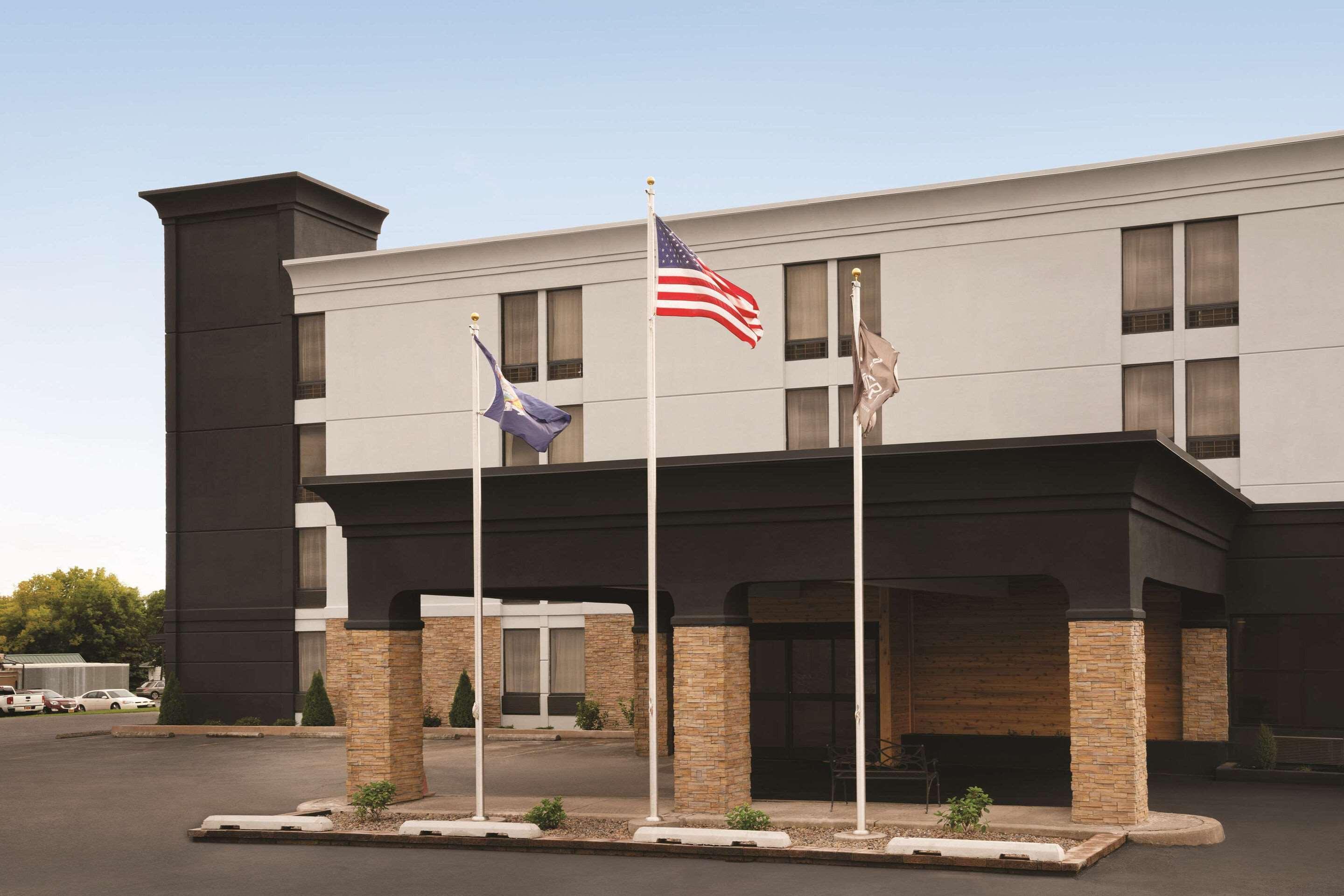 Comfort Inn & Suites Liverpool - Syracuse North Екстер'єр фото