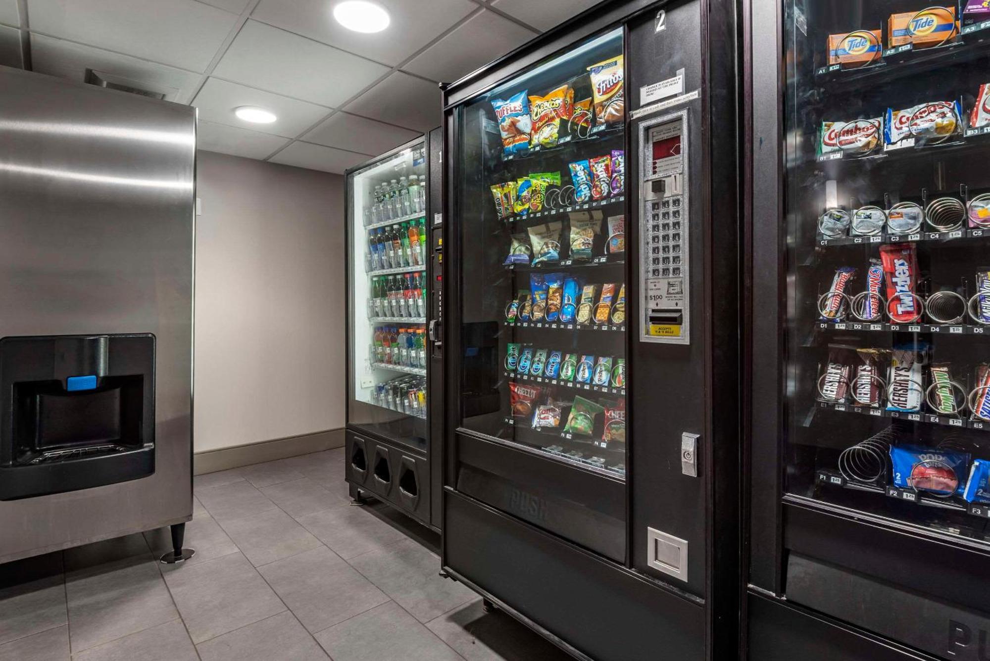 Comfort Inn & Suites Liverpool - Syracuse North Екстер'єр фото