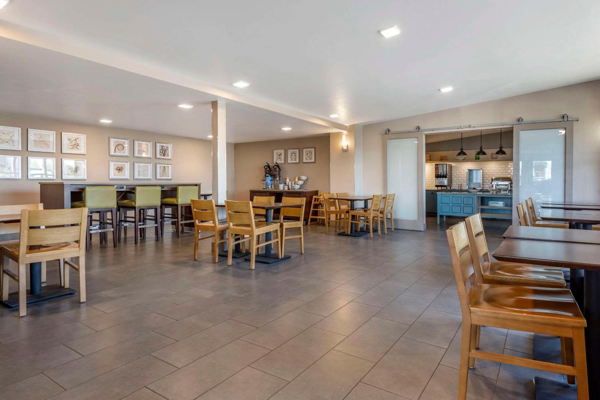 Comfort Inn & Suites Liverpool - Syracuse North Екстер'єр фото
